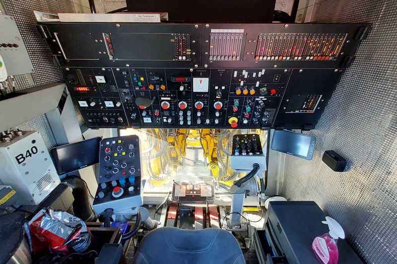 BAM Stopmachine met het fabrieksnummer 1214 en het UIC-nummer 99 84 942 8 702-7.